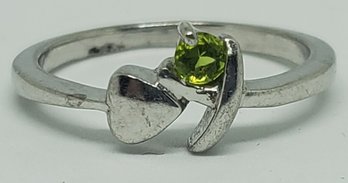 Sterling Silver Size 7 Heart Ring With A Green Stone ~ 2.08 Grams