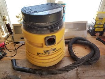 Genie 6 Gallon Wet / Dry  Vacuum No Attachments