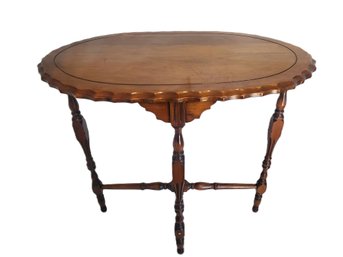 Vintage Wood Eduardian Style Turned Leg Oval Side Accent Table