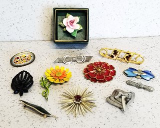 Wonderful Selection Of 12 Vintage & Retro Women's Colorful Pins & Brooches (Lot 4)