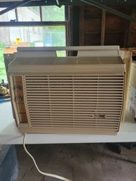 Hotpoint Window Air Conditioner. Tested And Working.  - - - - - -  - - - - - - - - - - - - - - - - - -- Loc G