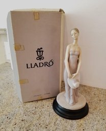 Lovely Vintage Retired Llardo 'the Bridesmaid' #5598 Porcelain Figurine With Original Box