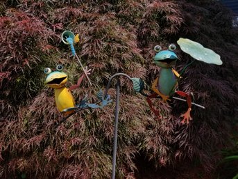 Balancing Frogs Metal Art Garden Stake