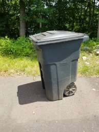 Toter Wheeled Flip Lid Garbage Can