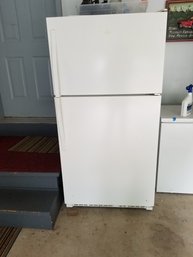 Whirlpool White Refrigerator Top Freezer Model WRT311FZDW00
