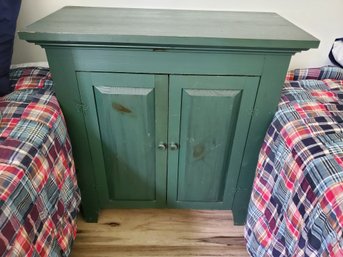 Small Primitive Country Look Green Painted Wood Accent Table Nightstand #2
