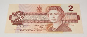 Vintage  1986 Two Dollar Canadian Bill Crispy - Queen Elizabeth Foreign Paper Money