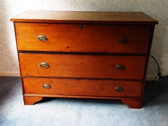 EARLY CHEST OF 3 DRAWERS