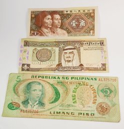 3 Foreign Paper Money Bills  Saudi Arabia Ect.