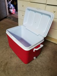 Rubbermaid Cooler