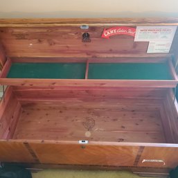 Beautiful Antique 1947 Lane Cedar Chest With Original Lane Paper Labels Inside   BR4