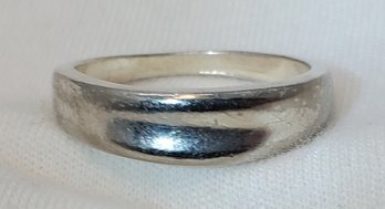 Vintage Sterling Silver Size 8 Curved Front Ring ~ 3.04 Grams