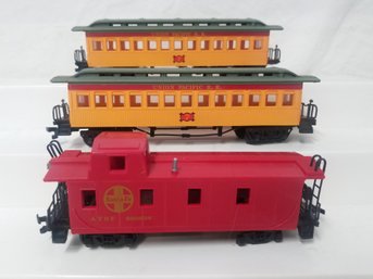 Three Vintage Bachmann U.P. & Santa Fe Passenger Cars & Caboose HO Scale Trains