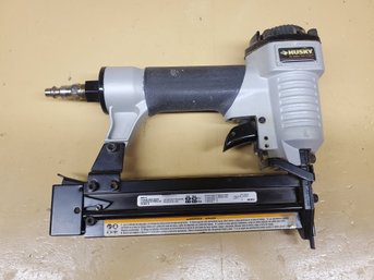 HUSKY 18 Gauge Pnuematic Brad Nailer - Model 9045712