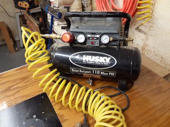 HUSKY 2 Gal 110 PSI Dual-Output Compressor