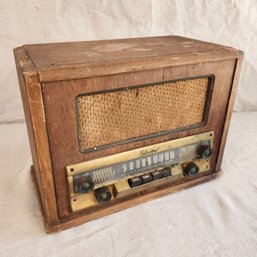 Antique Silvertone Radio