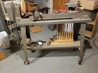 Rockwell/Delta Wood Lathe With Rockwell Lathe Tools