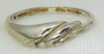 Vintage Sterling Silver Size 4 Beautiful Carved Ring ~ 1.23 Grams