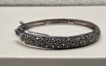 Very Pretty Sterling 925 Marcasite Bangle Bracelet - Comfortable 7' Design