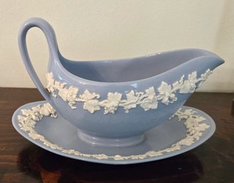 Wedgwood Queen's Ware Embossed Periwinkle With Cream - 12 Oz Gravy Boat With Attached Dish Liner