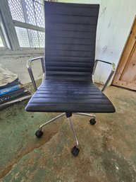 Vitra 119 EA Aluminum Black Executive Chair