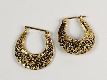 Beautiful 18k Yellow Gold Tested  Fillagree Carved Horseshoe Hoop  Earrings