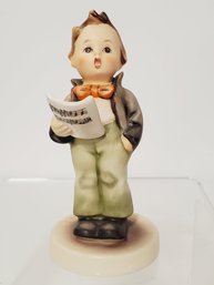 Vintage Hummel Solist #135 Figurine  (box 2)