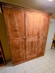 Beautiful Antique American Pine 3-Door Pantry/armoire Cupboard With Ceramic Door Knobs &Pickled Dentil Mouldin