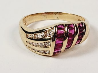 Classy  14k Yellow Gold Twisted Diamond And Ruby Cocktail Ring