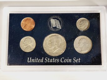 1982 Uncirculated United States  Mint  Set  5 Coins In Display Case