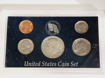 1981 Uncirculated United States  Mint  Set  5 Coins In Display Case