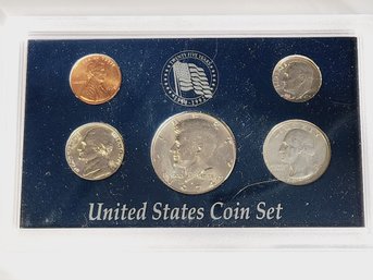 1974 Uncirculated United States  Mint  Set  5 Coins In Display Case