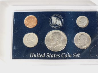 1971 Uncirculated United States  Mint  Set  5 Coins In Display Case