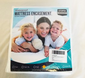 New Queen Size Waterproof Mattress Protector By Utopia Bedding - Factory Sealed