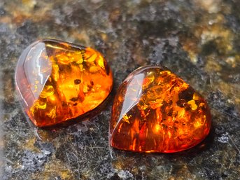 2 Amber Hearts