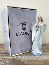 Vintage LlADRO Porcelain Figurine C.H. Angel With Tambourine #5950  (lot C)