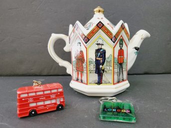 Sadler England Porcelain Tea Pot - The Tower Of London & London Souvenirs