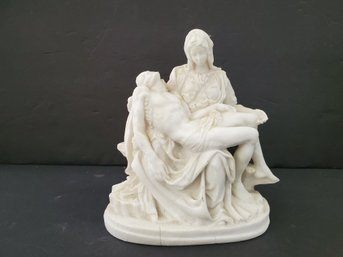 Sculpture La Pieta Of Michelangelo White Figure Decorative Figurine Sculpture By Santini - Italy