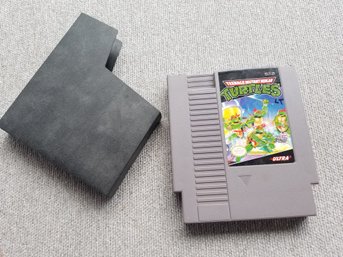 Nintendo NES Game Teenage Mutant Ninja Turtles