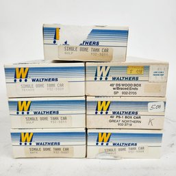 Lot Of Seven Walthers Train Cars Model Train