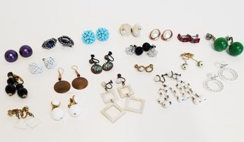 Great Selection Of Women's Various Size Vintage Clip-on And Pierced Earrings