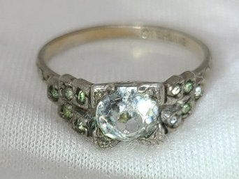 Vintage Sterling Silver Size 6 Beautiful CZ Ring ~ 2.13 Grams