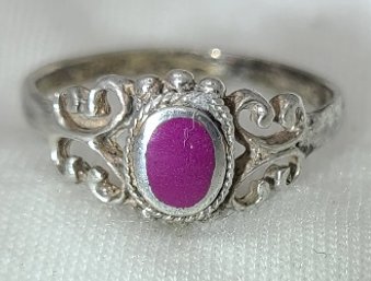 Vintage Sterling Silver Size 8 Beautiful Ring With Pink Stone ~ 1.89 Grams