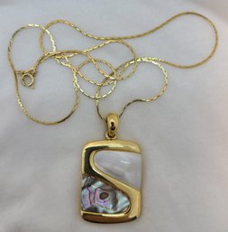 Gorgeous Vintage Lia Sophia Abalone & Mother Of Pearl Pendant On A 24' Gold Tone Necklace