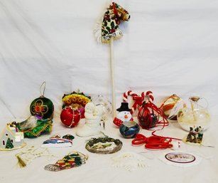 Wonderful Assortment Of 22 Vintage Christmas Tree Ornaments (lot 2)