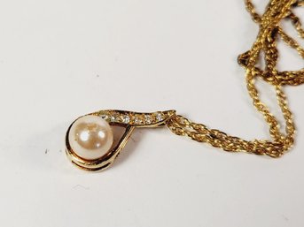 Vintage Gold Tone Pearl Pendant And Necklace