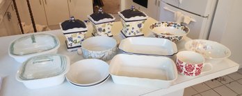 What You See Is What You Get Table Lot #12 ~ Bakeware ~ Cooking ~ Storage