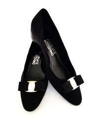 Vintage Salvatore Ferragamo Raffia Bow Black Suede Slip On Shoes Size 8.5