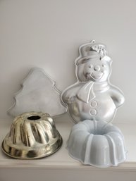 Four Assorted Baking Pans Including Bundt, Christmas Tree & Snowman Cake Pans