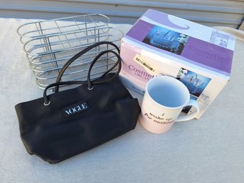 MAKE UP STORAGE LOT WITH MUG